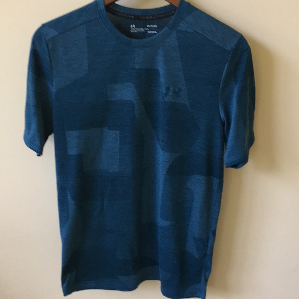 Like-new UA shirt